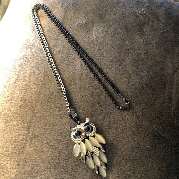 Jewelled Owl with chain necklace - Picture 2 of 8